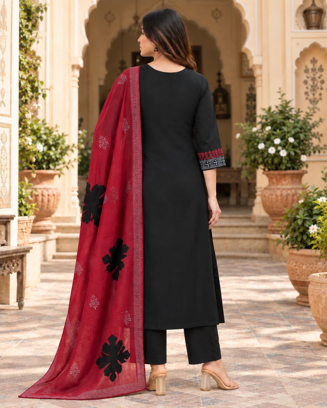 Gulnaar black Dabu kurta set with three-quarter sleeves