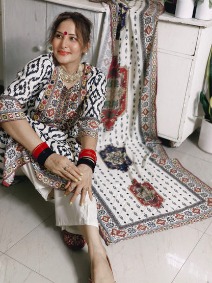 Noor Ikat Elegance Kurta Set