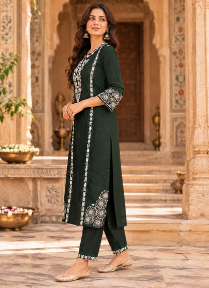 Three-piece deep green cotton kurta, pant and dupatta set for women