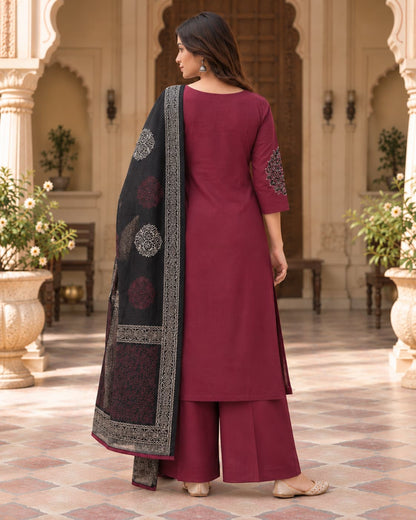 Three-quarter sleeves with contrasting appliqué on a wine Dabu kurta