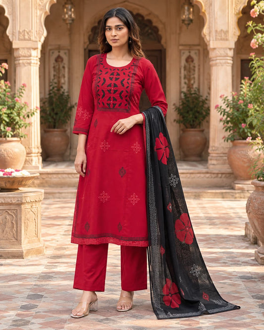 Gulnaar red Dabu cotton kurta set with black dupatta by Odhanibymann