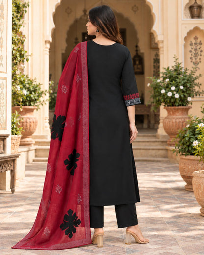 Gulnaar black Dabu kurta set with three-quarter sleeves