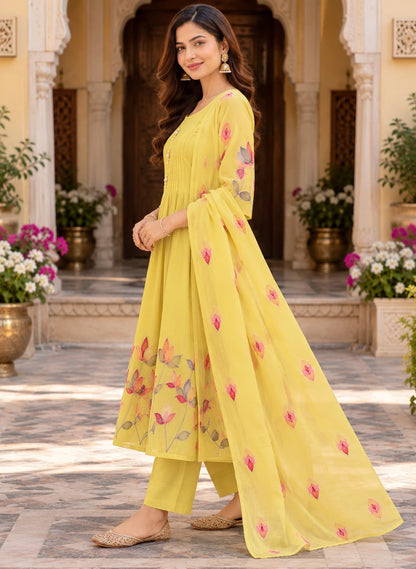 Aabha Mul Chanderi Kurta Pant Dupatta Set