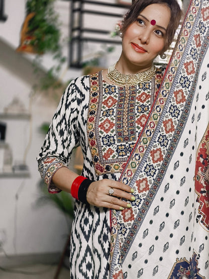 Noor Ikat Elegance Kurta Set
